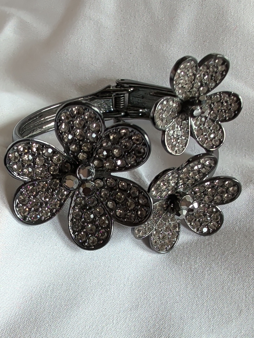 Crystal Flower Hinge Bracelet - Gunmetal